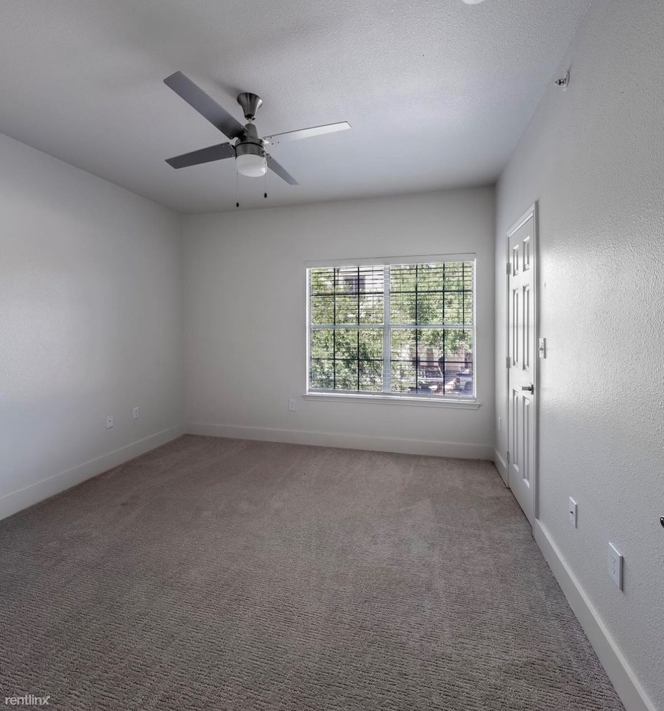 2502 Ne Inner Loop - Photo 3