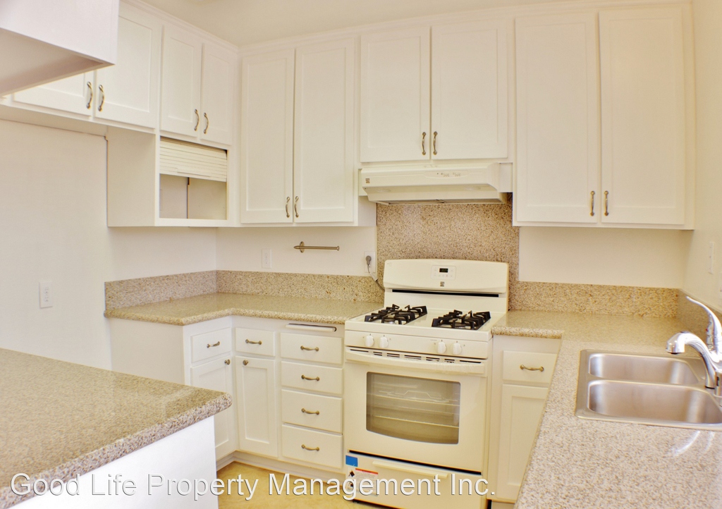 10480 Westchester Ave - Photo 2