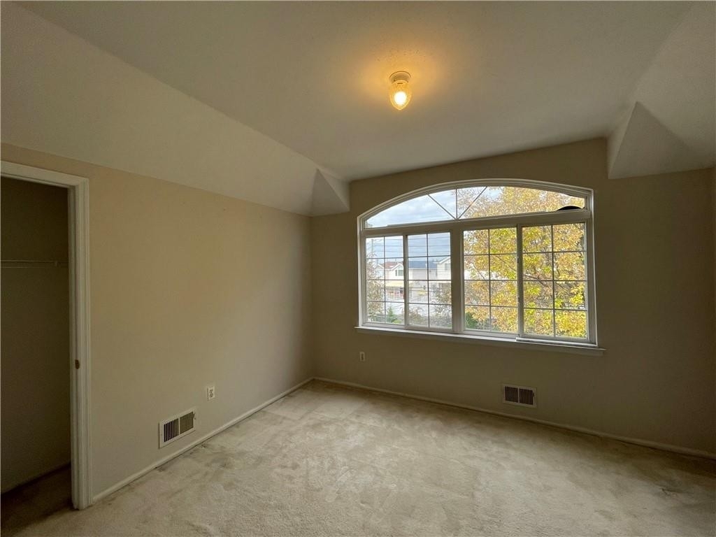 922 Rockland Avenue - Photo 8