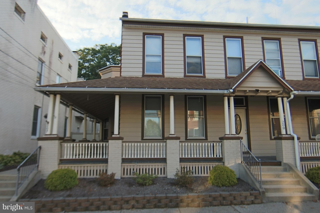 207 N Union Street - Photo 2