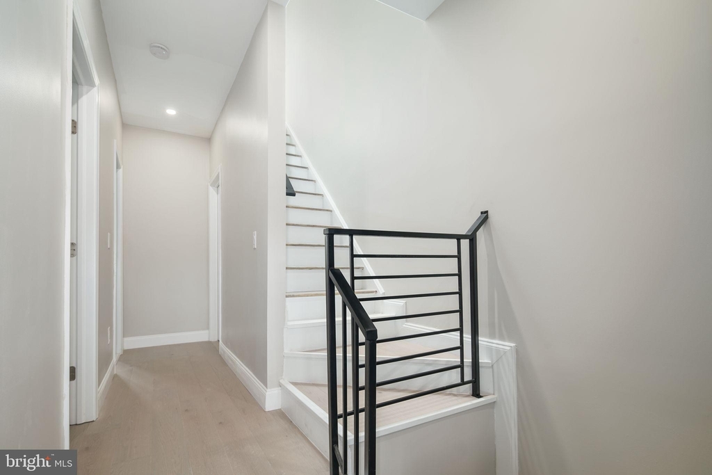 2512 Sepviva Street - Photo 9