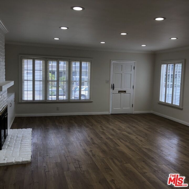 683 Hampden Pl - Photo 2