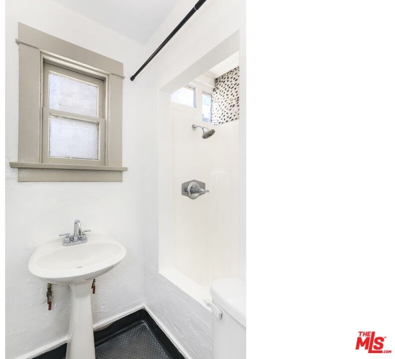 1159 N Fuller Ave - Photo 7