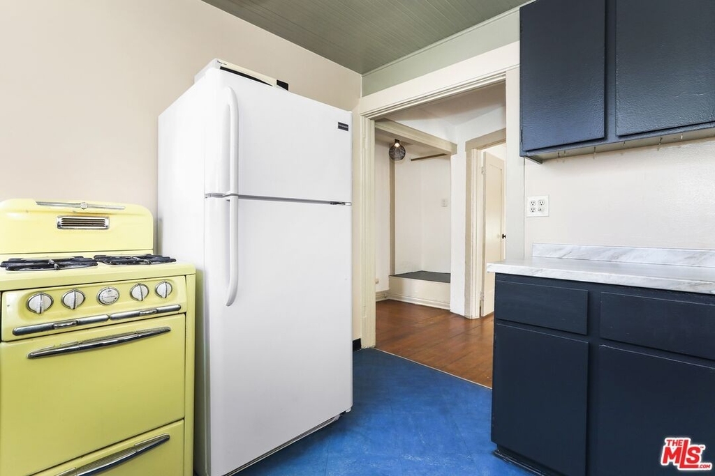 1159 N Fuller Ave - Photo 12