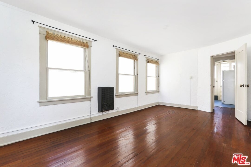 1159 N Fuller Ave - Photo 5