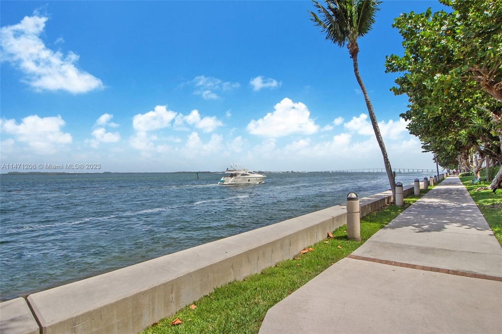 520 Brickell Key Dr - Photo 19