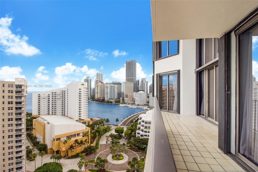 520 Brickell Key Dr - Photo 25