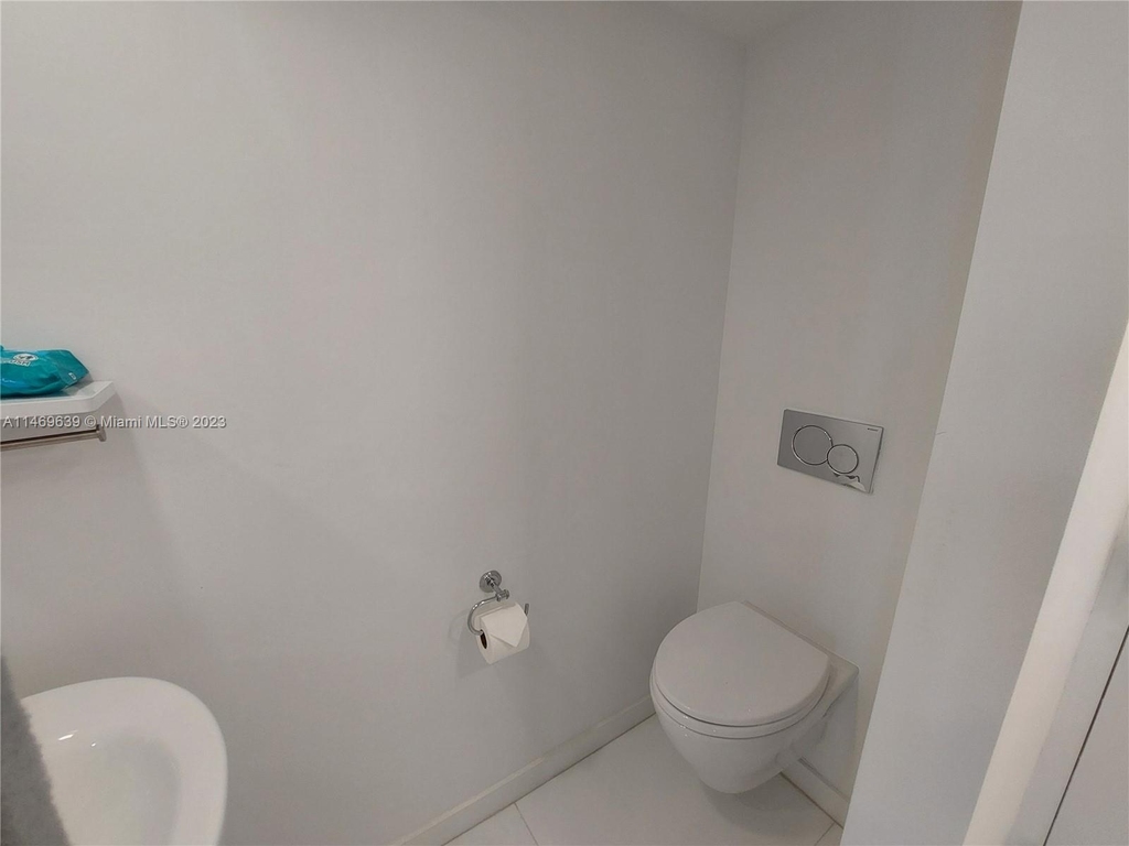 2301 Collins Ave - Photo 19