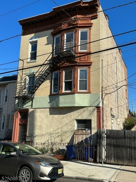 48 Beach St - Photo 0