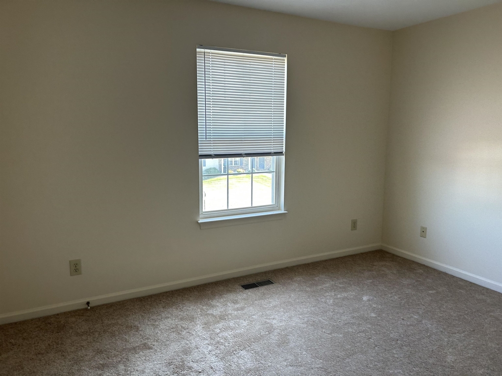 103 Sycamore Syrcle - Photo 1