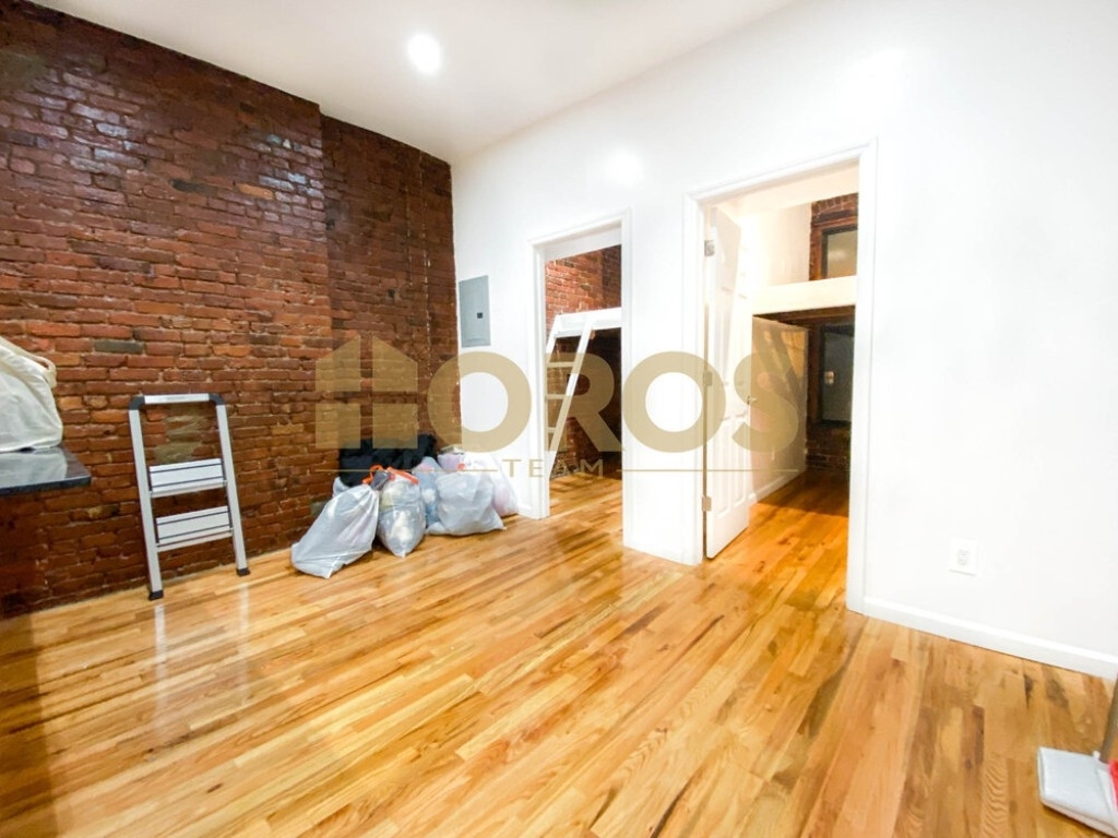 40 Clinton Street - Photo 1