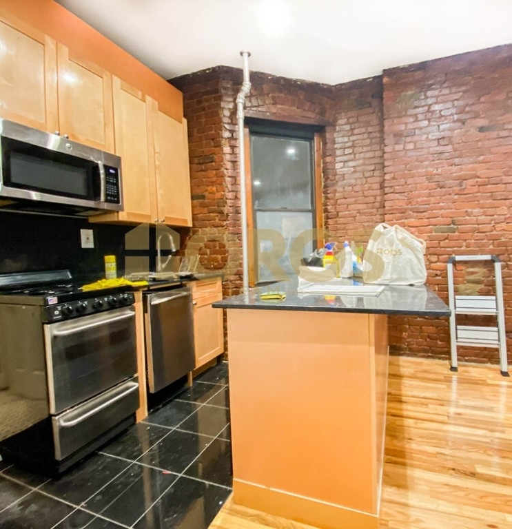 40 Clinton Street - Photo 0