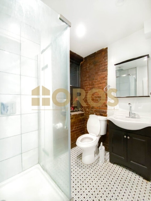 40 Clinton Street - Photo 2
