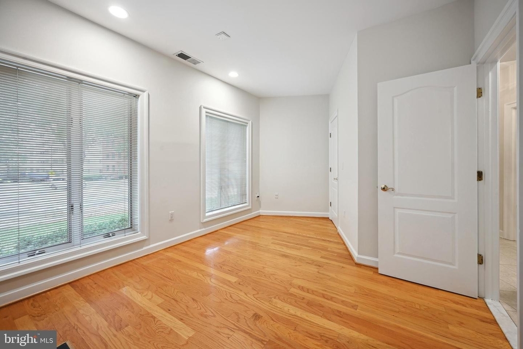 5330 Connecticut Ave Nw - Photo 4