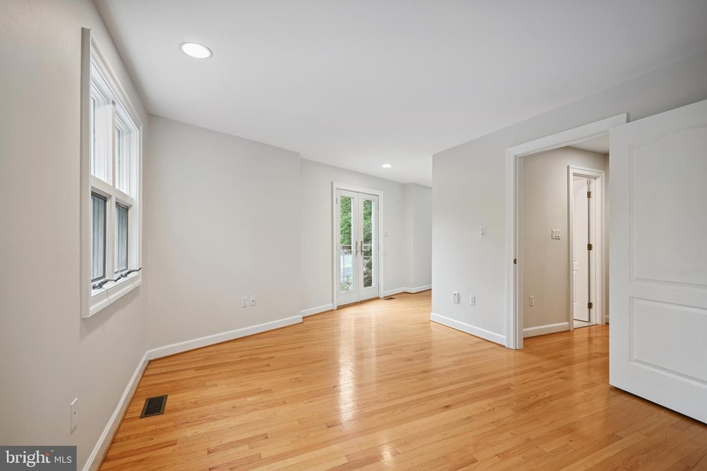 5330 Connecticut Ave Nw - Photo 9