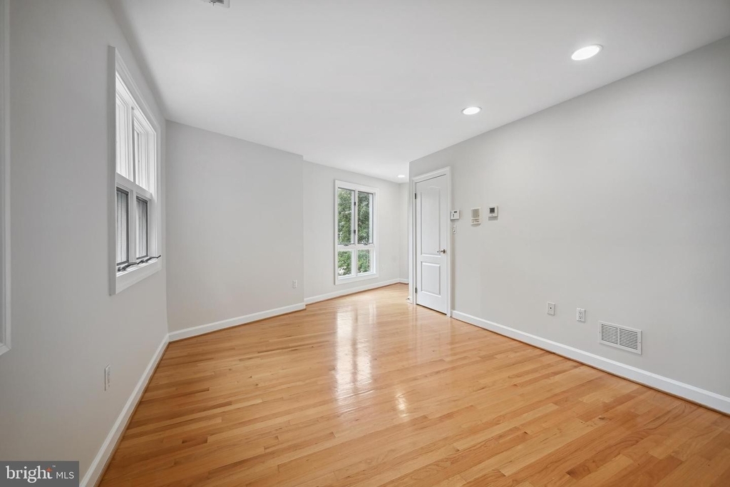 5330 Connecticut Ave Nw - Photo 18