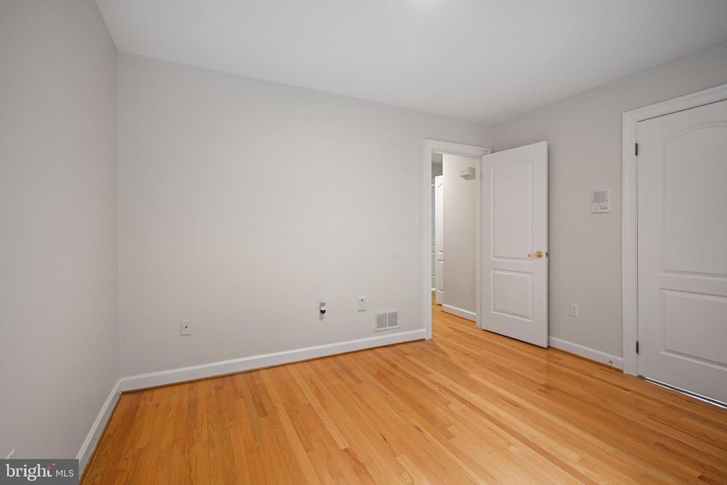 5330 Connecticut Ave Nw - Photo 24