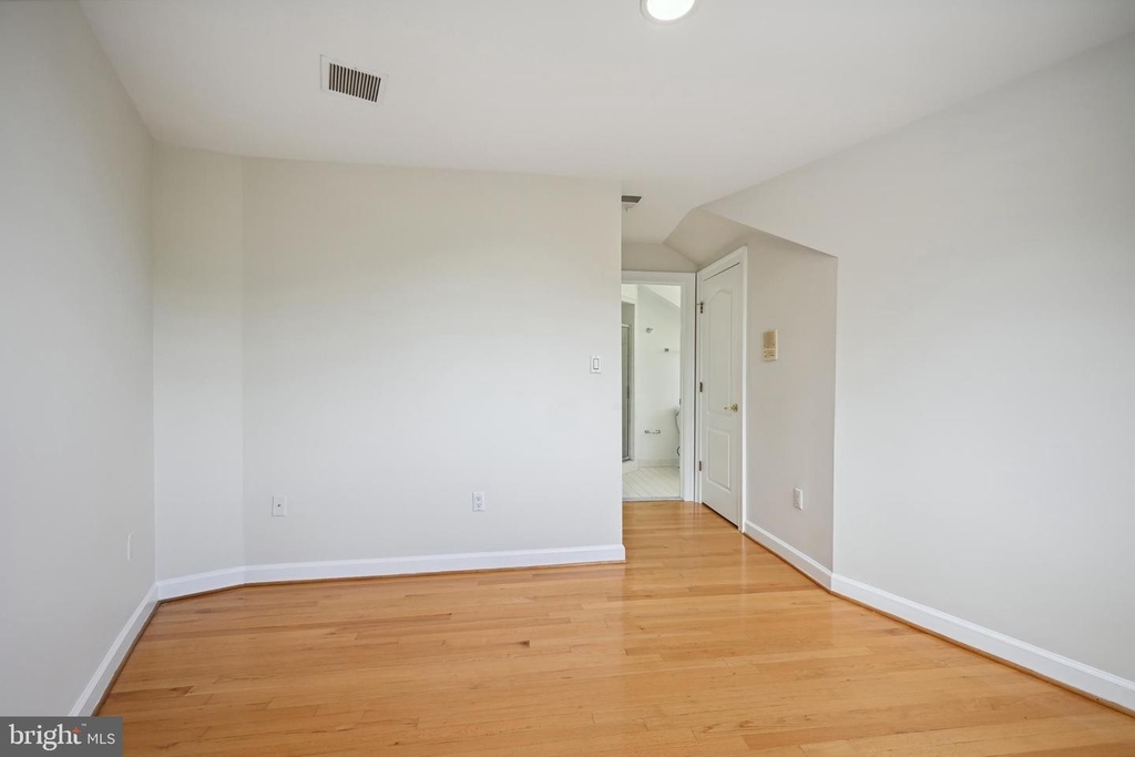 5330 Connecticut Ave Nw - Photo 28