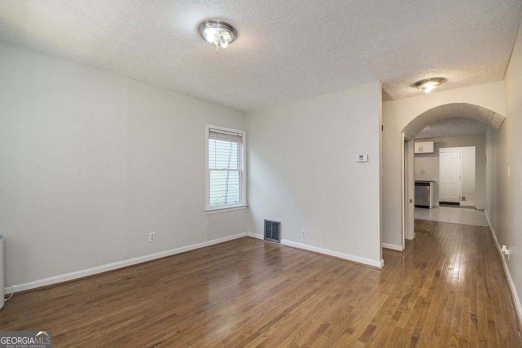 243 Iswald St  #1 - Photo 4