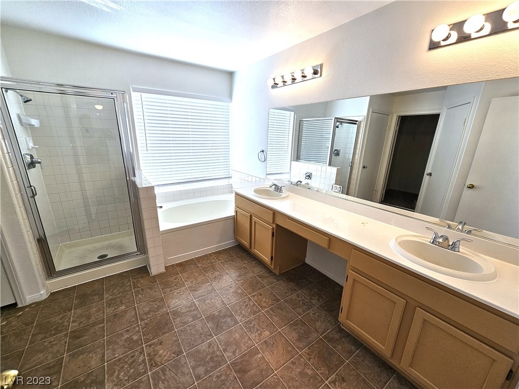 6571 Clear Peak Court - Photo 16