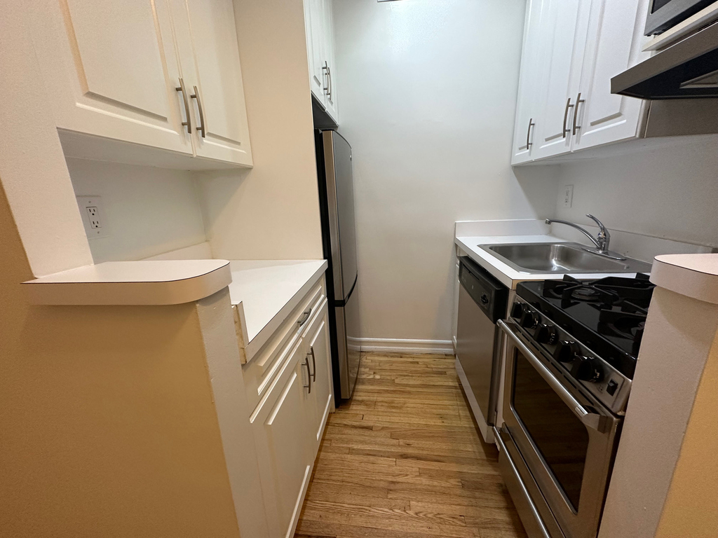 210 East 83rd Street - Photo 4