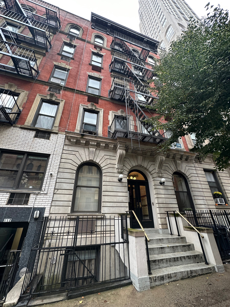 210 East 83rd Street - Photo 8
