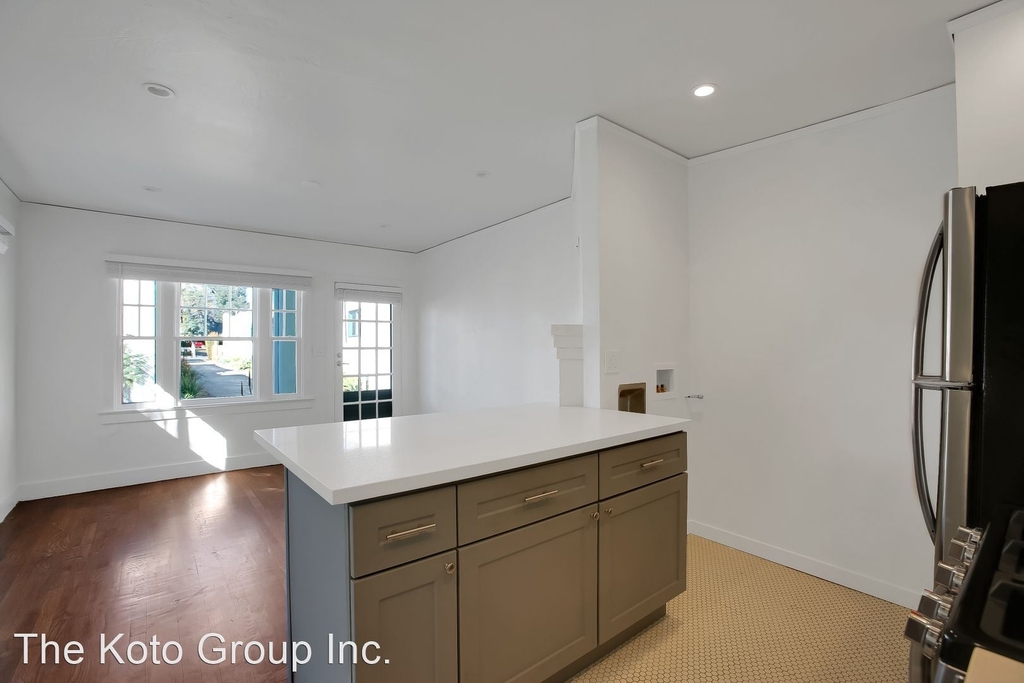 221 W. Micheltorena Street - Photo 1