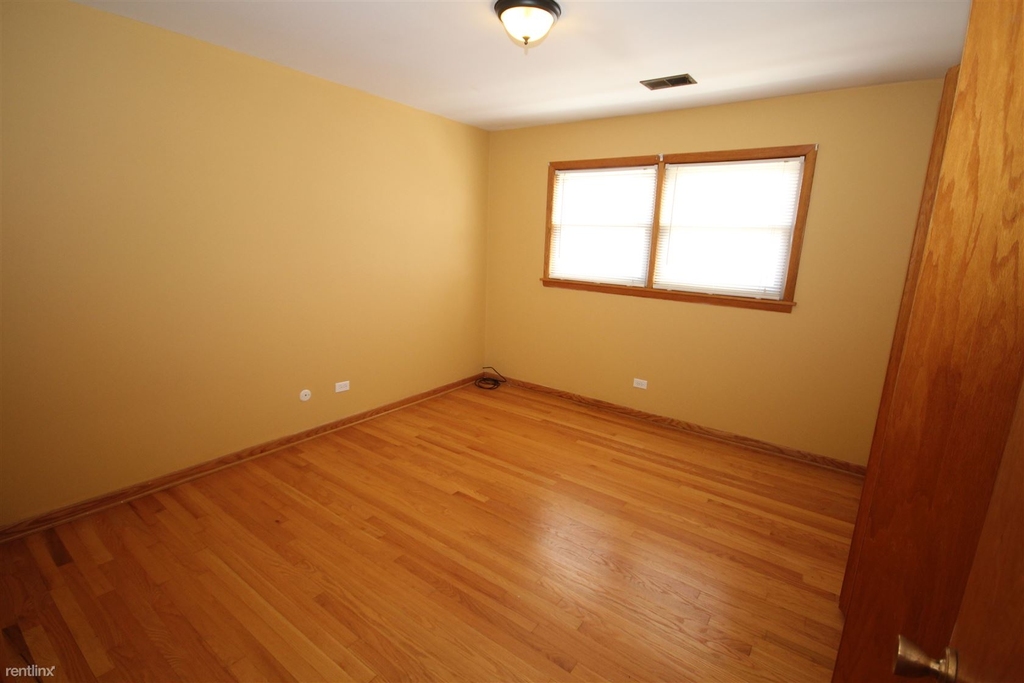 8423 W Wilson Ave Unit 2 - Photo 17