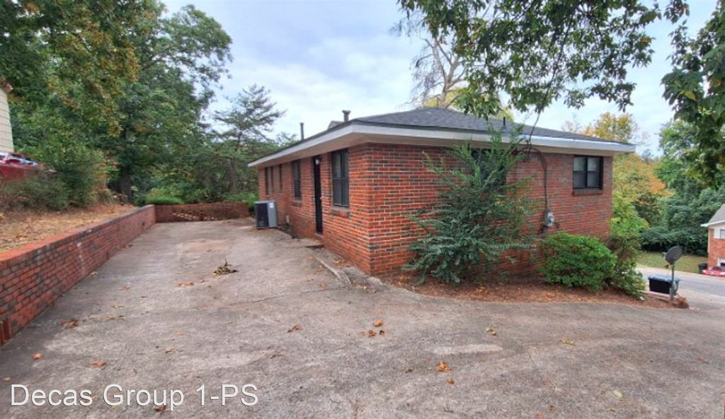 601 Barclay Lane - Photo 2