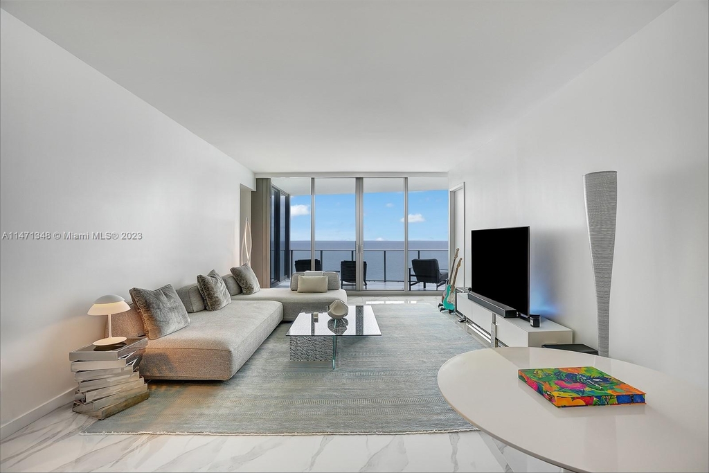 15701 Collins Ave - Photo 3