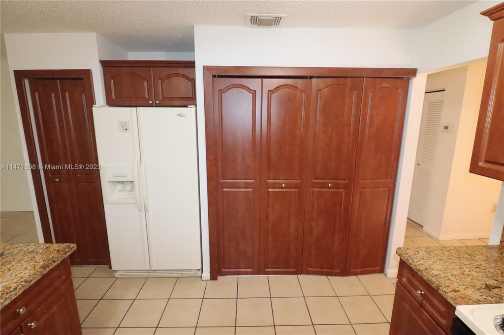 2426 Sw 109th Ct - Photo 12