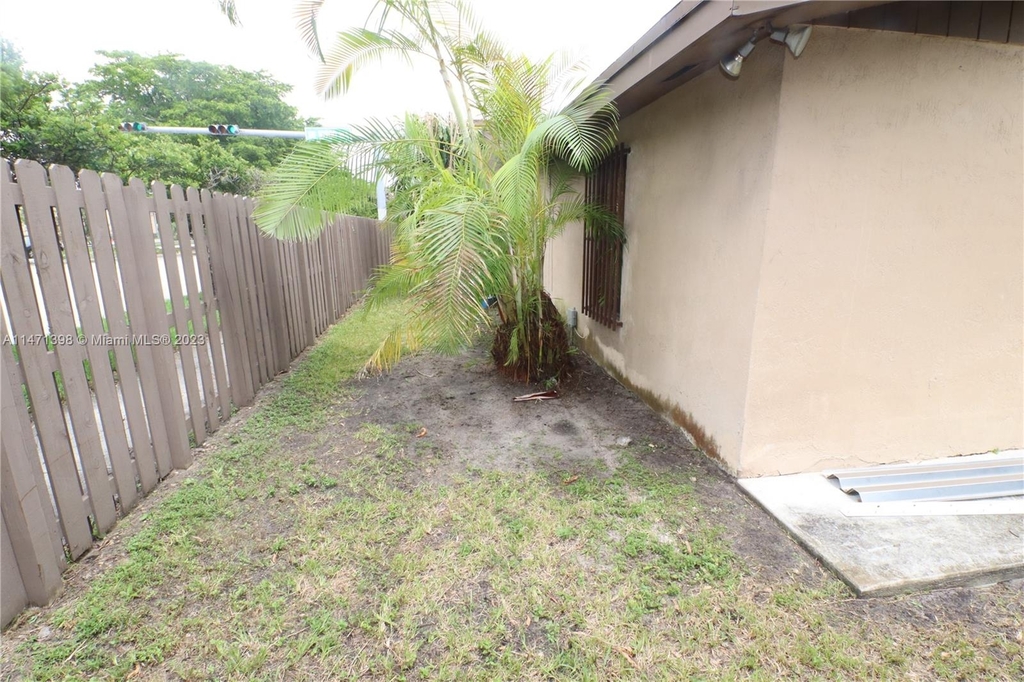 2426 Sw 109th Ct - Photo 44