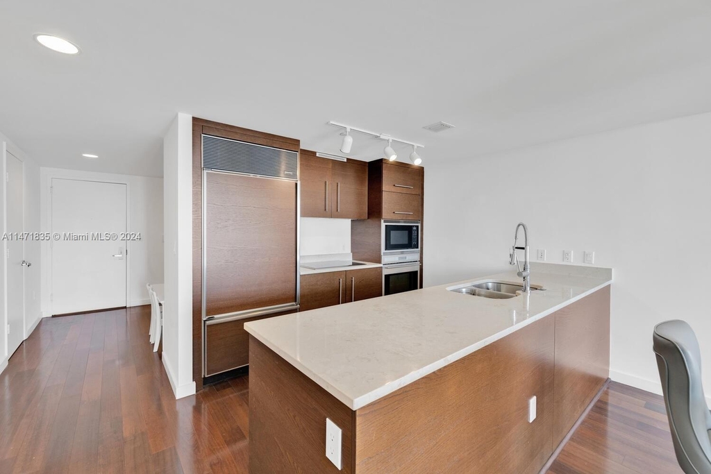 475 Brickell Ave - Photo 3