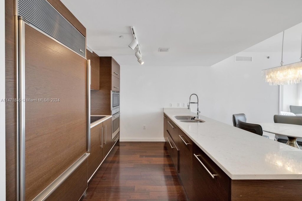 475 Brickell Ave - Photo 2