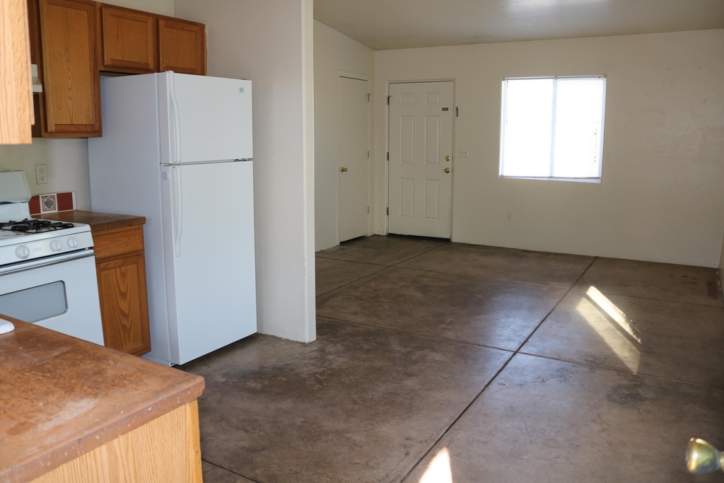 77 E Laguna Street - Photo 3