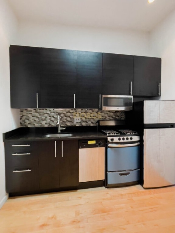 217 East 10th Street - Photo 3