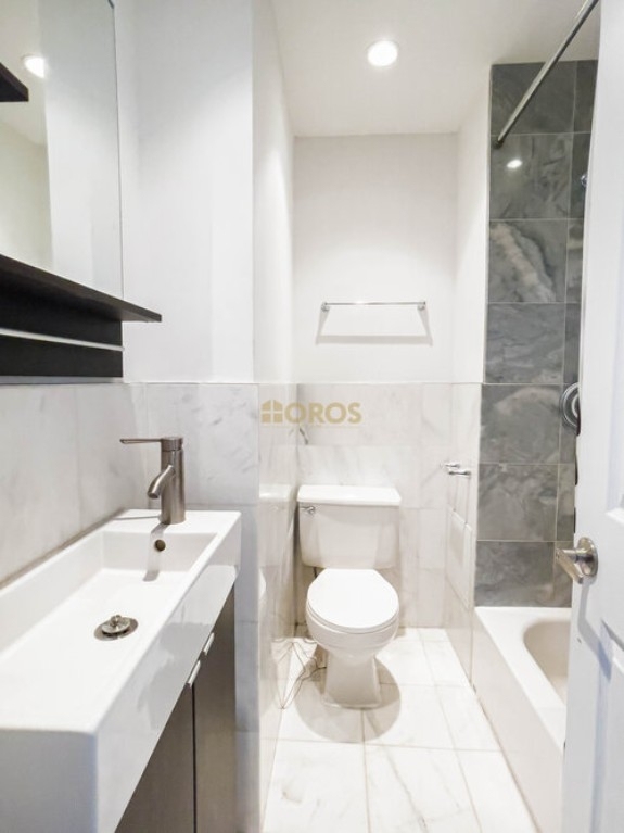 217 East 10th Street - Photo 5