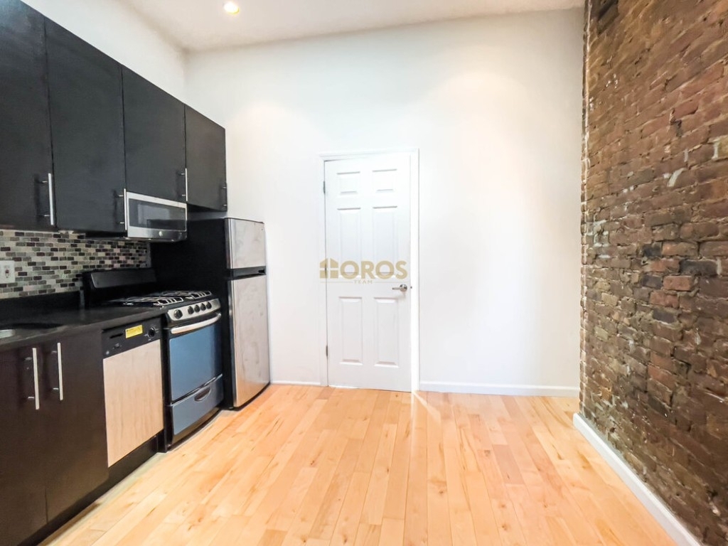 217 East 10th Street - Photo 2