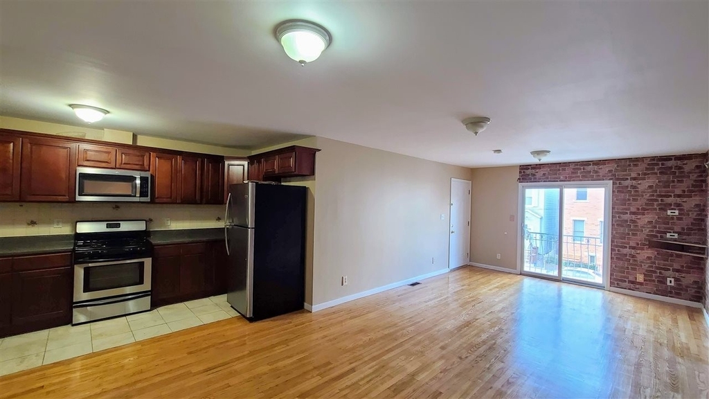 55 Grace St - Photo 0