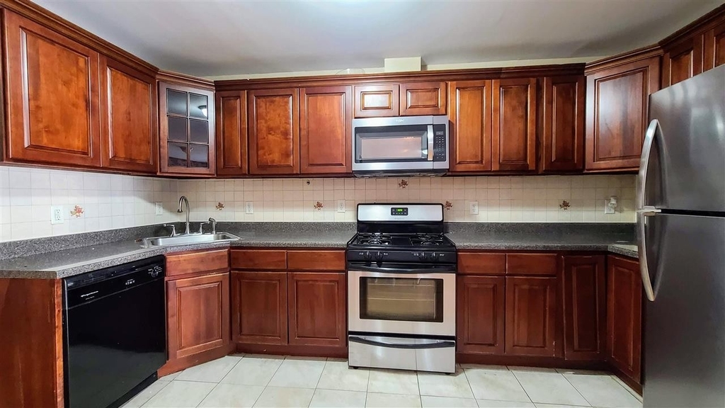 55 Grace St - Photo 2