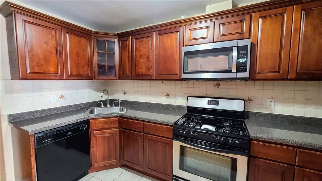 55 Grace St - Photo 4