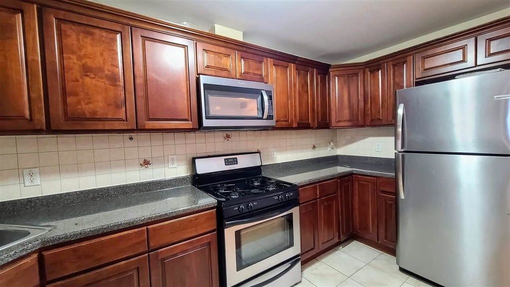 55 Grace St - Photo 3