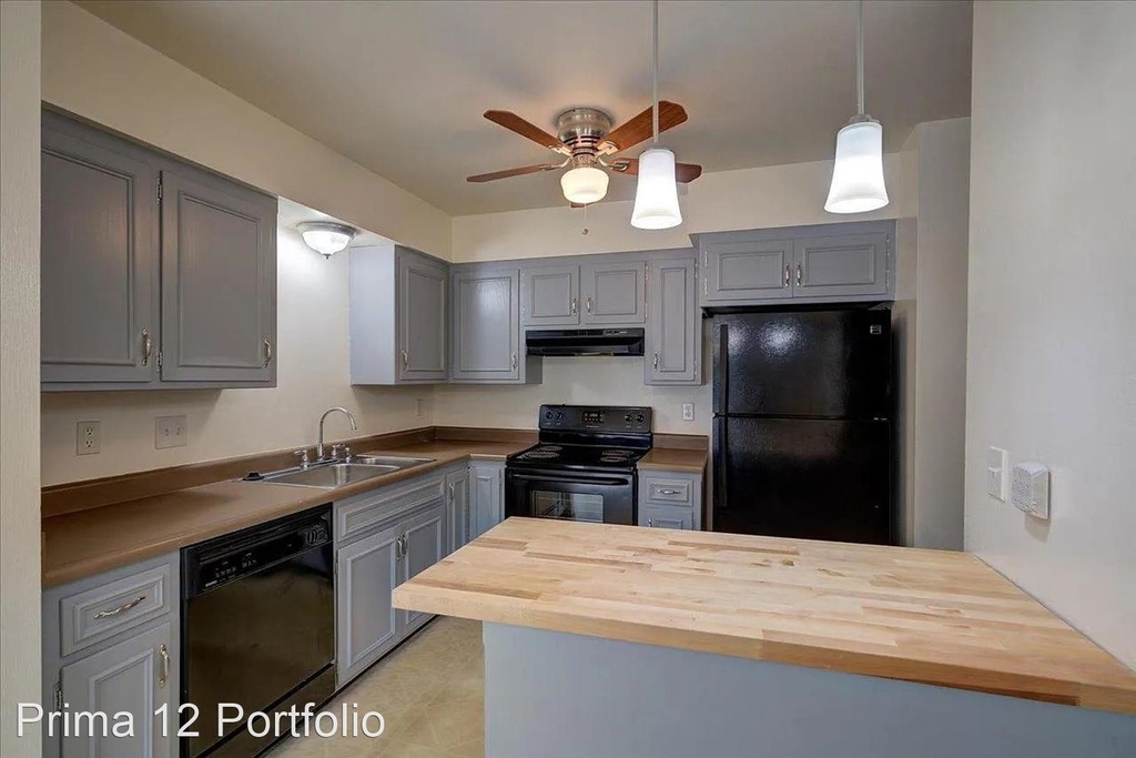 2940 Coho Street - Photo 2