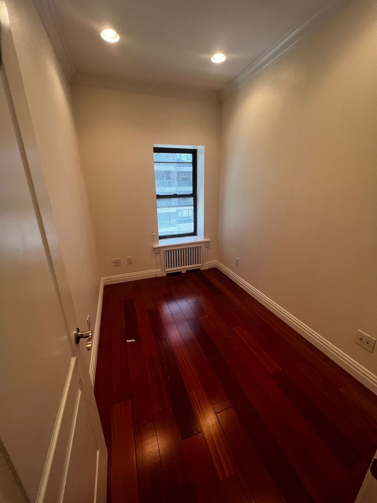 440 East 58th Street - Photo 11