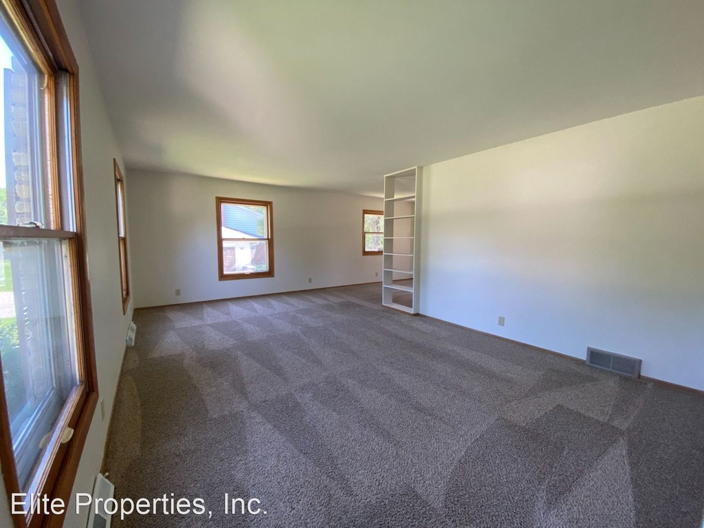 18315 Surrey Lane - Photo 5