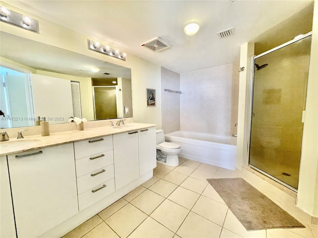 16699 Collins Ave - Photo 11