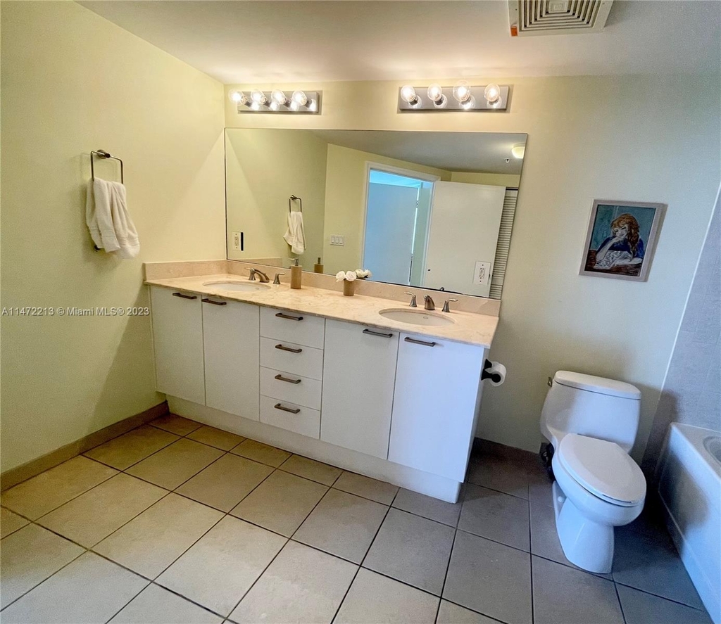 16699 Collins Ave - Photo 12