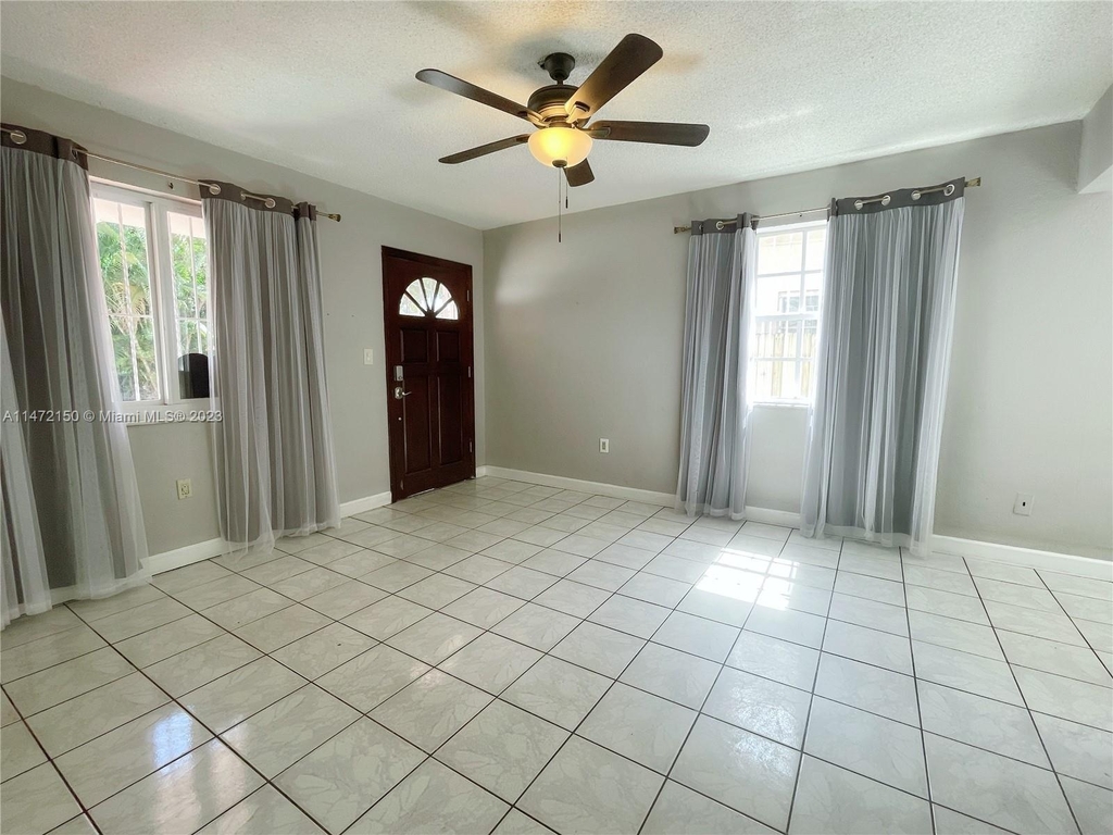 1554 Nw 24th Ct - Photo 6