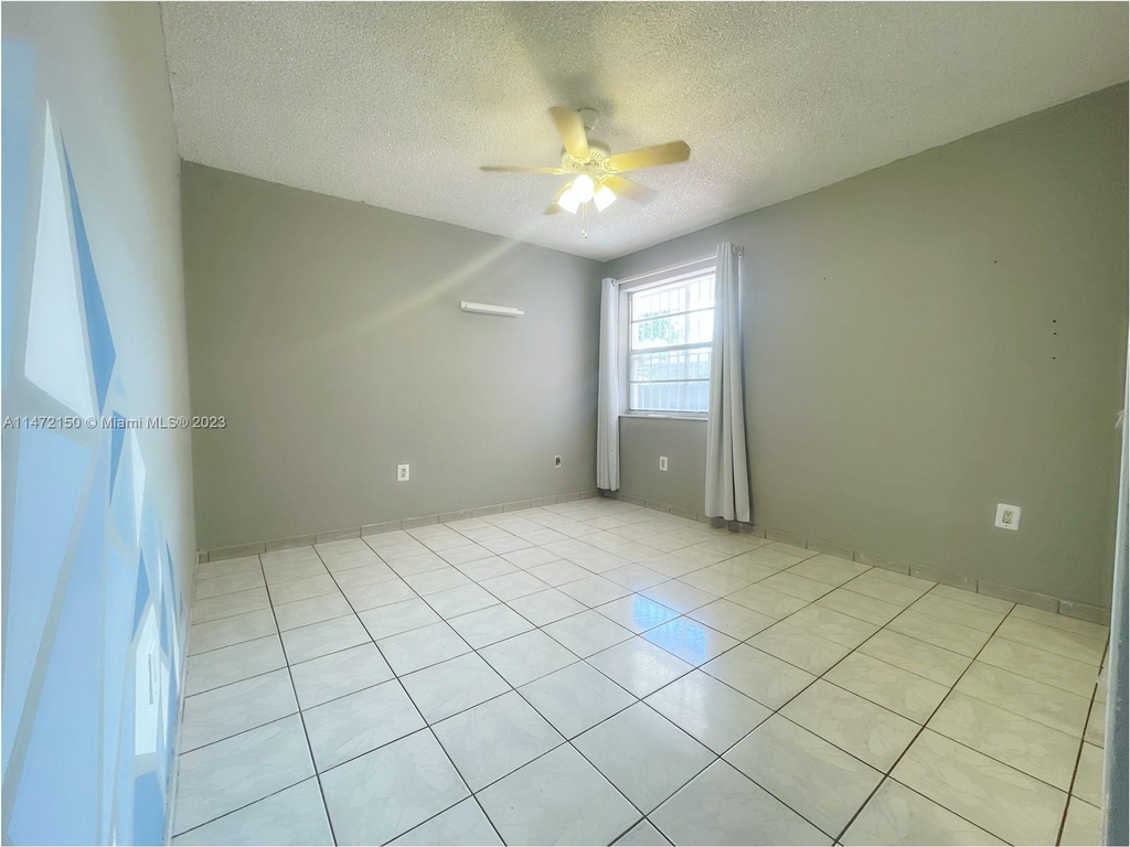 1554 Nw 24th Ct - Photo 15