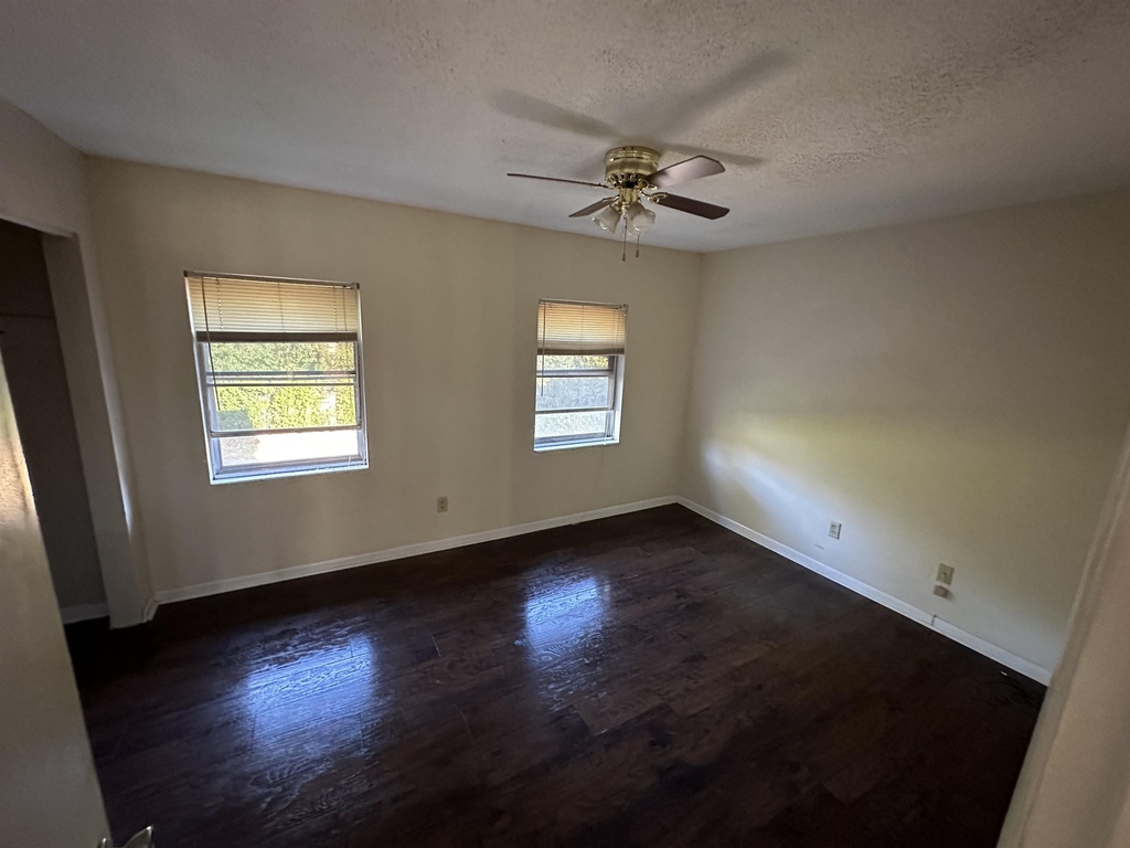 2325 W Pensacola Street - Photo 11